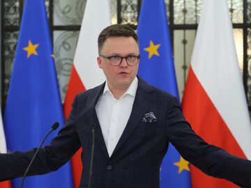 Szymon Hołownia na konferencji prasowej w Sejmie