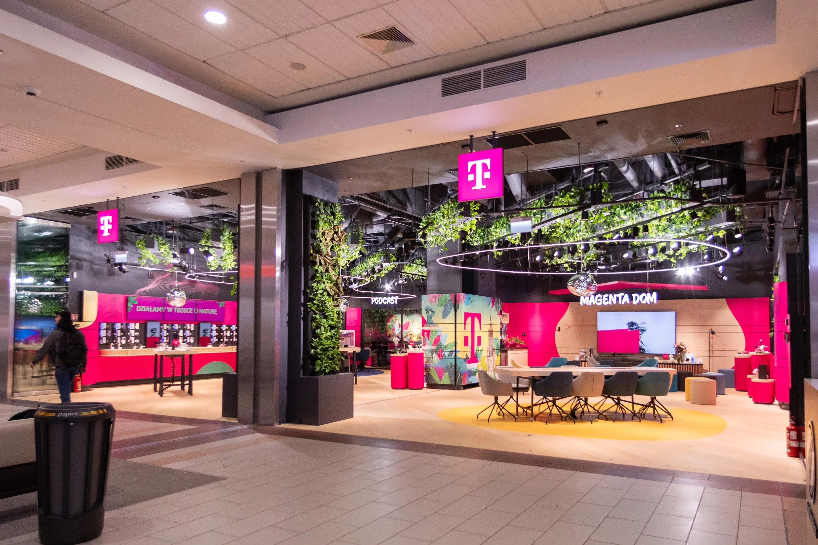 T-Mobile Magenta Experience Center w galerii Westfield Mokotów w Warszawie