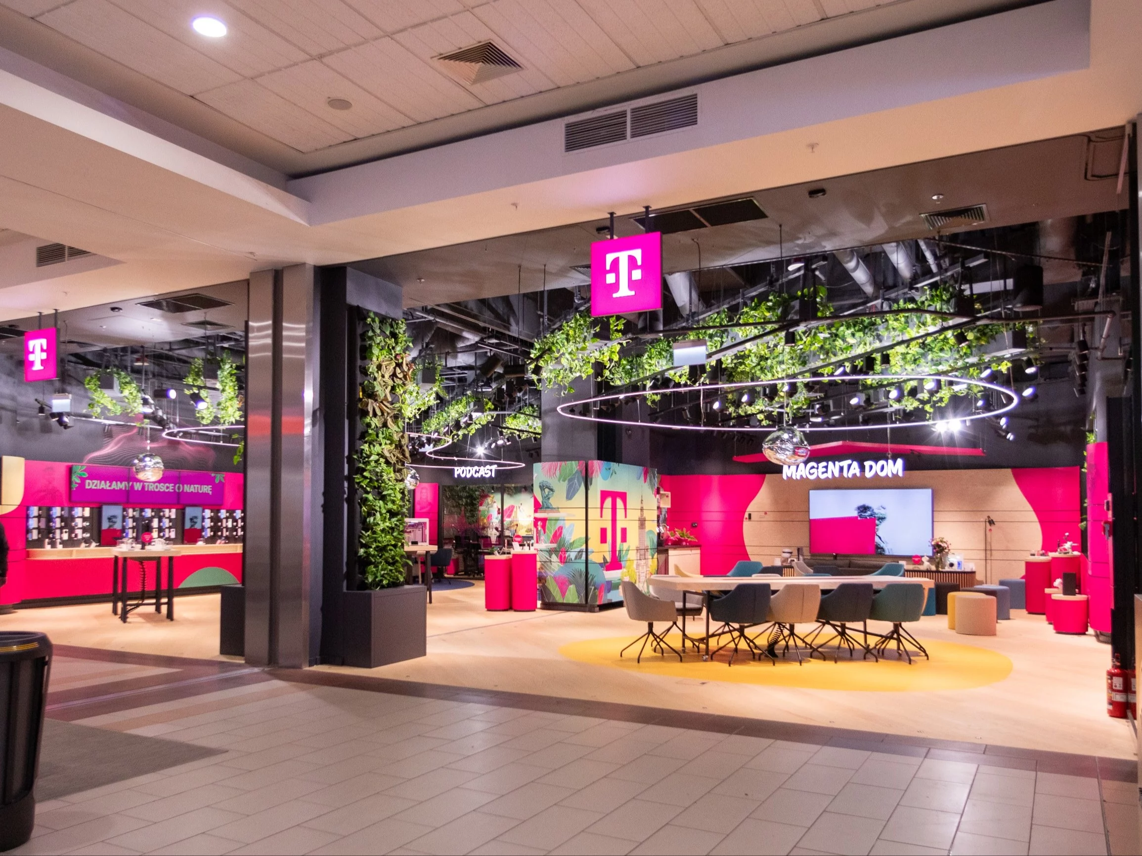 T-Mobile Magenta Experience Center w galerii Westfield Mokotów w Warszawie