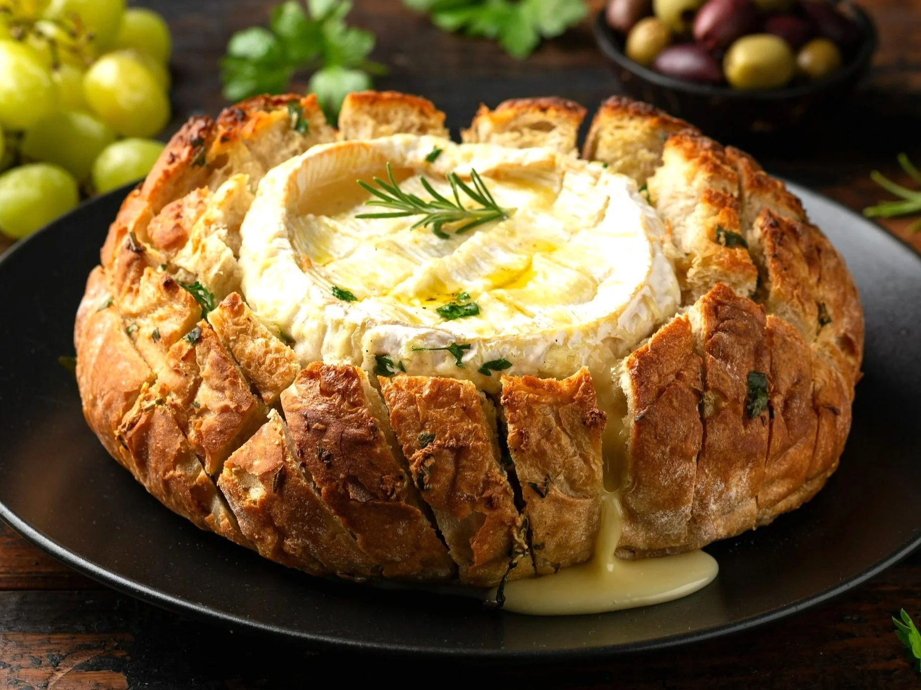 Camembert pieczony w chlebie