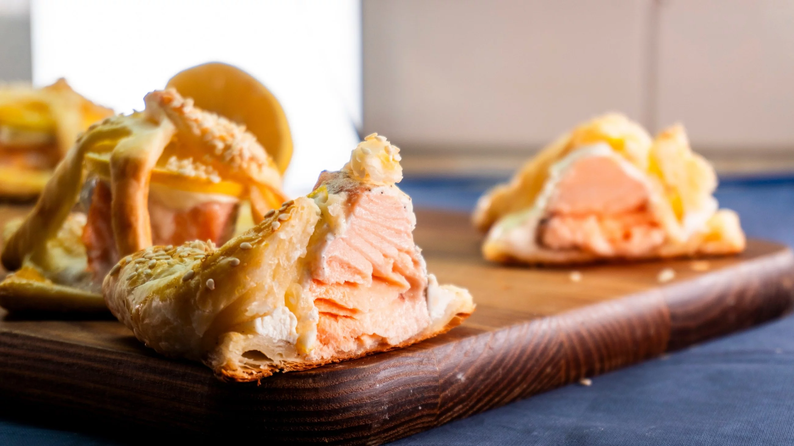 Ciasto francuskie z łososiem