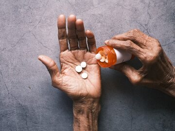 Tabletki na dłoni