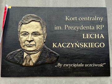 Tablica z Lechem Kaczyńskim
