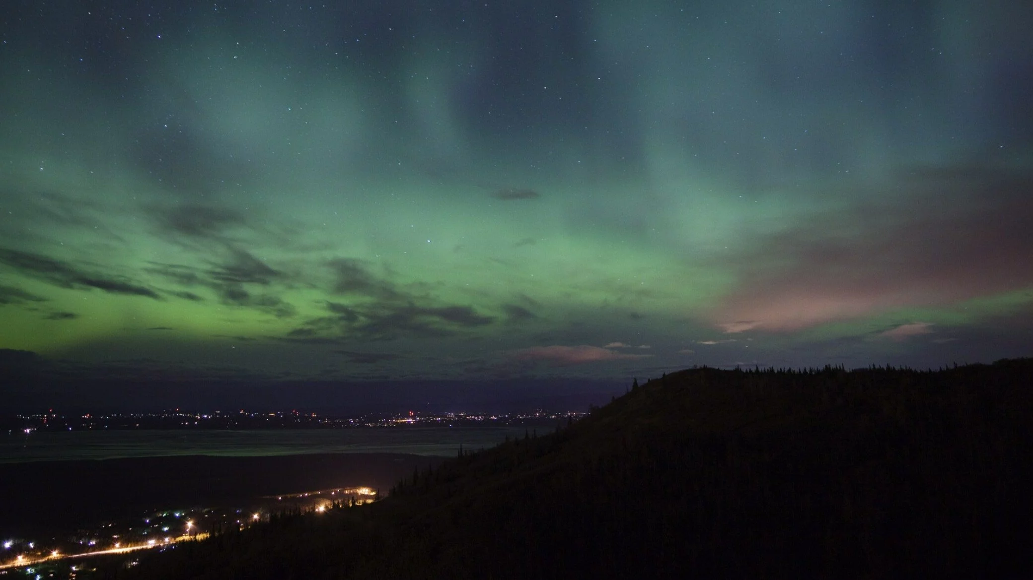 Nocne niebo nad Alaską