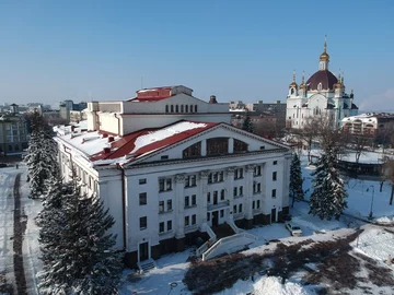 Tak wyglądał teatr w Mariupolu przed zniszczeniem go przez Rosjan.