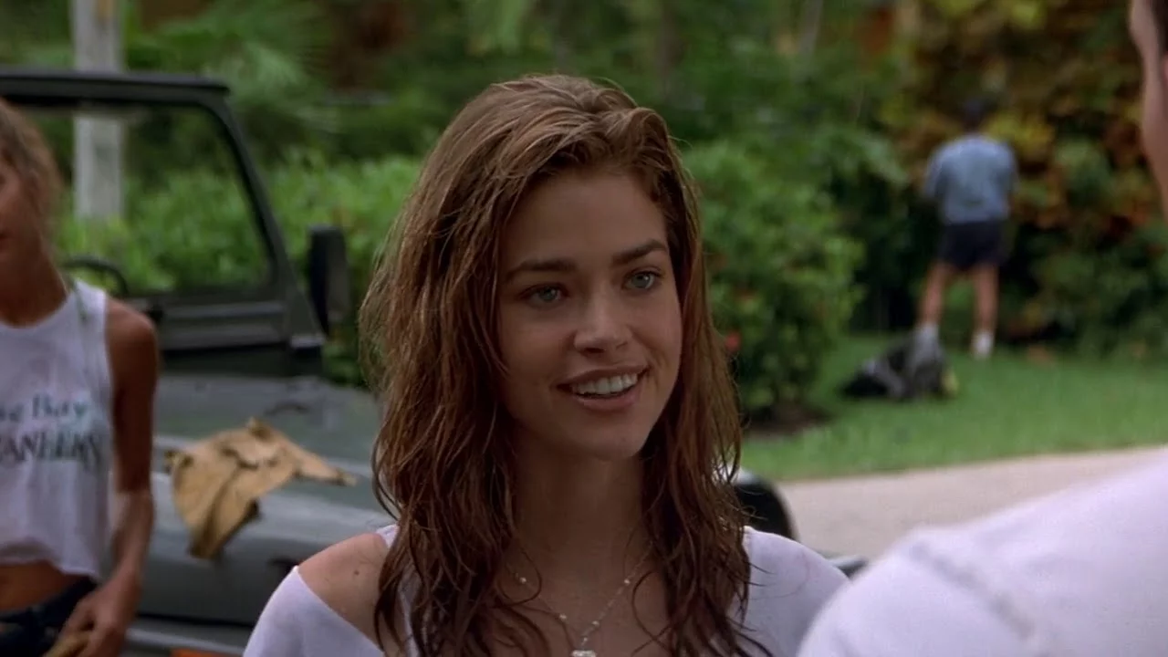 Denise Richards w filmie „Dzikie żądze” (1999)