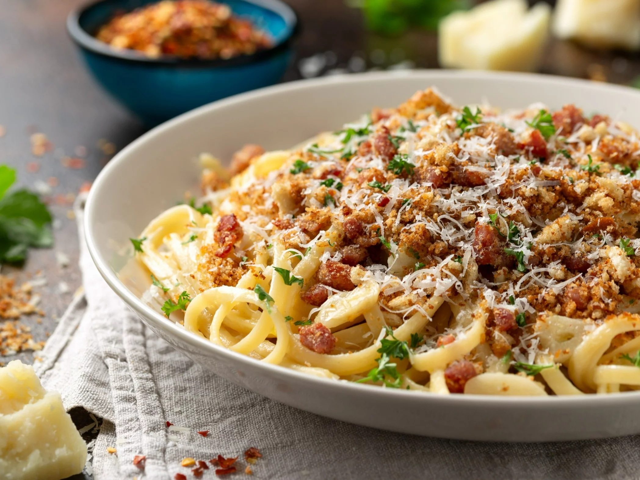 Spaghetti z chrupiącym dodatkiem