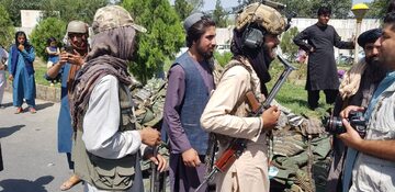 Talibowie patrolują ulice Kabulu