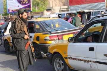 Talibowie podczas patrolu ulic