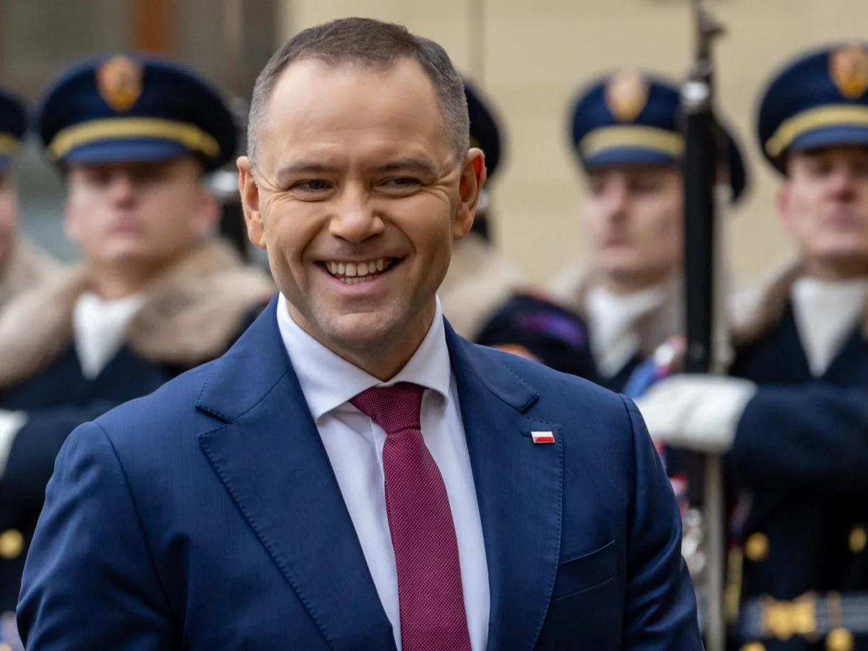 Tańszy prąd czy mniej na szpitale? Spór o projekt Nawrockiego