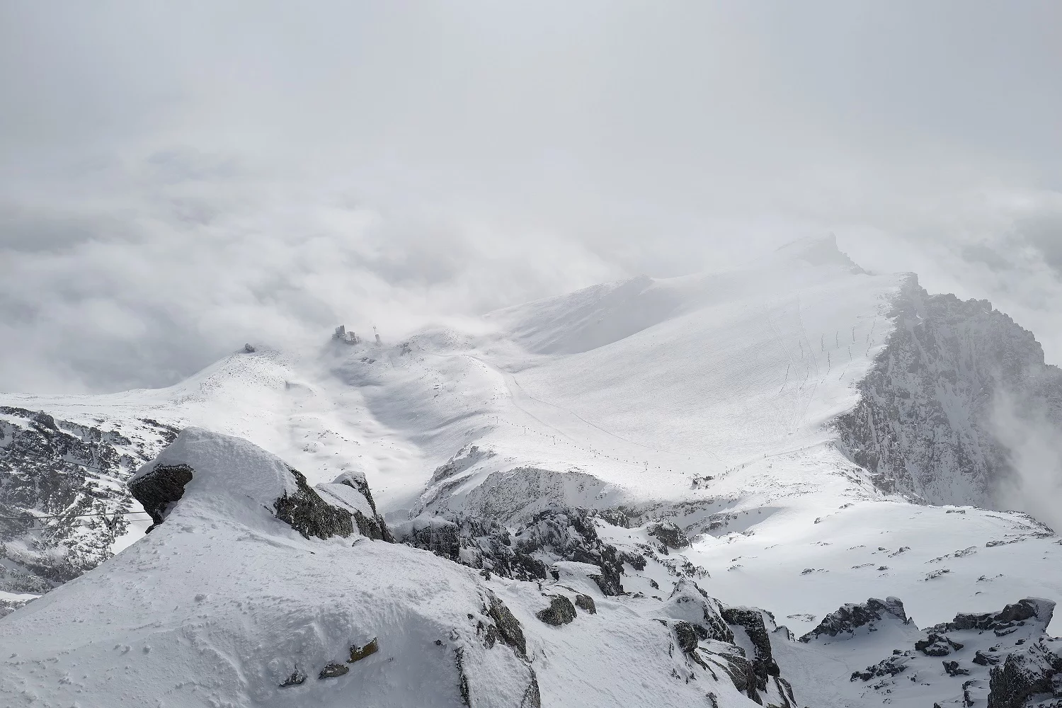 Tatry. Widok ze szczytu słowackiej Łomnicy