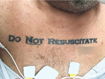 Tatuaż „Do not resuscitate”