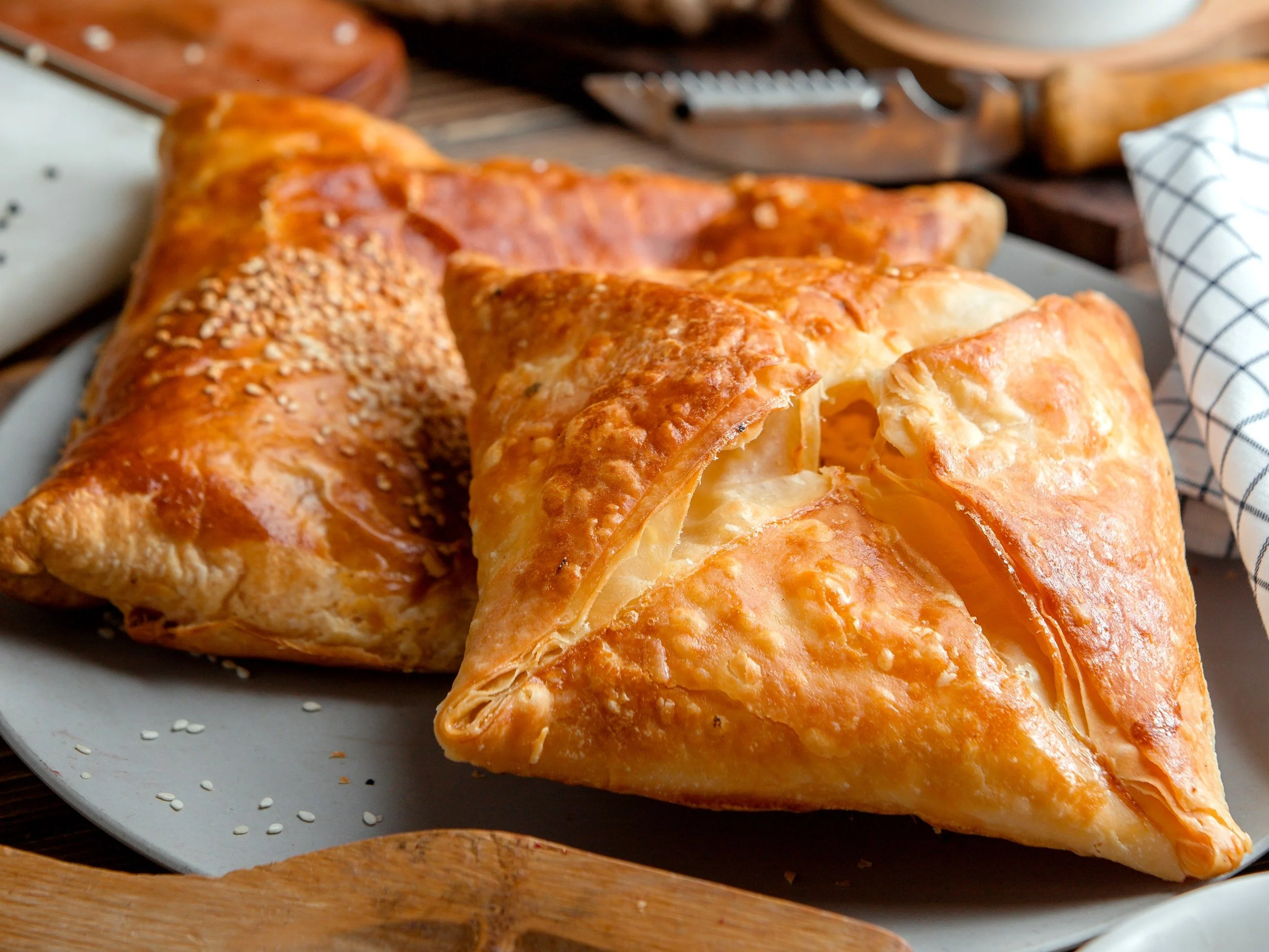 Te chrupiące koperty robię na święta zamiast makowca. Smakują i pachną obłędnie, znikają ze stołu w kilka minut