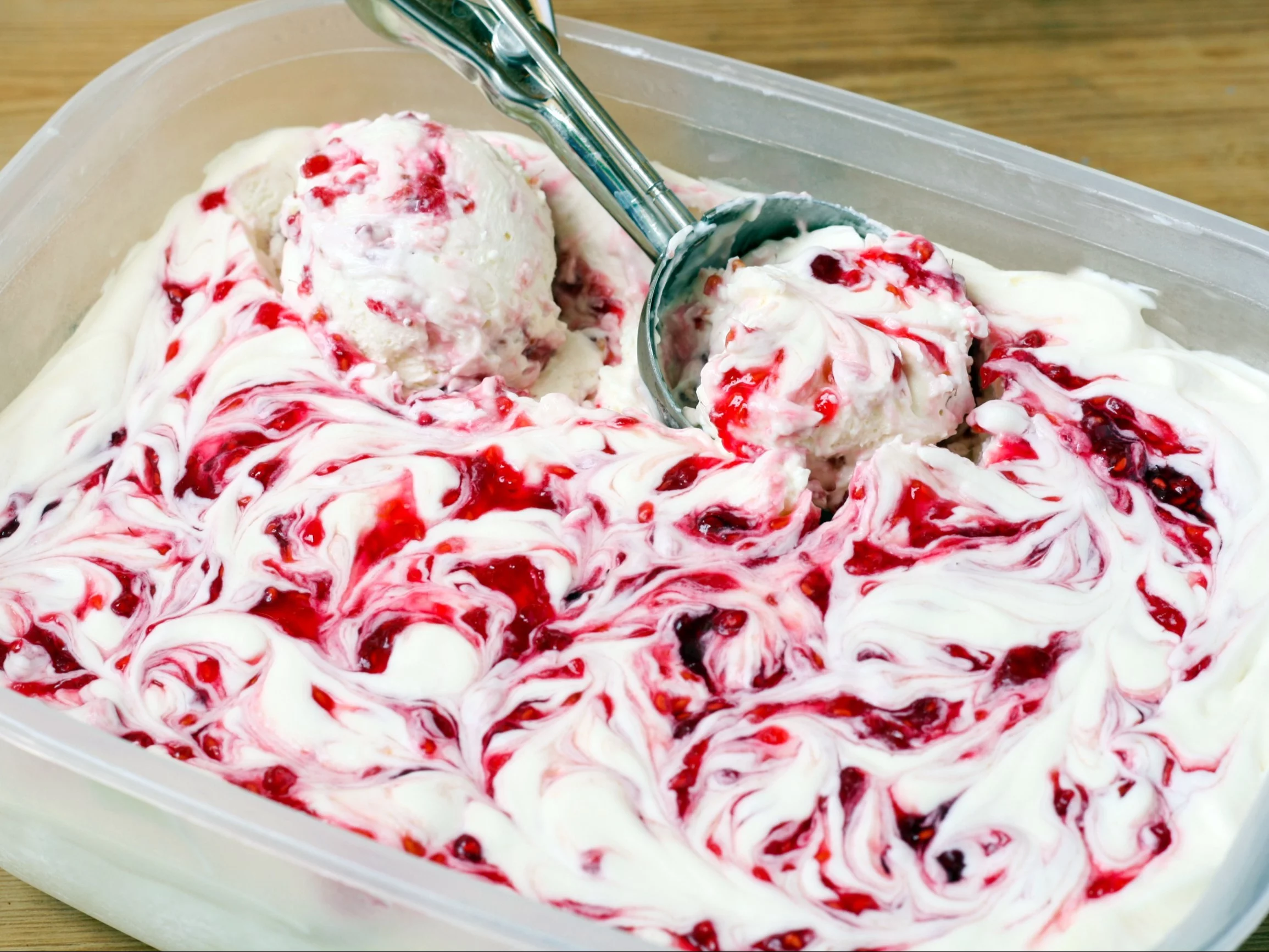 Lody śmietankowo-malinowe