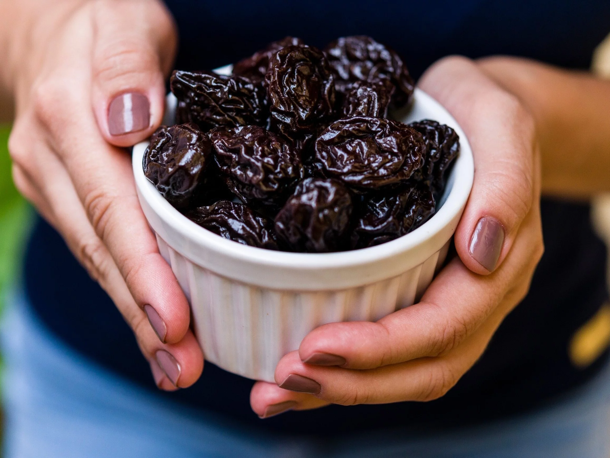 Obowiązkowe w diecie po 60. roku życia. Ekspert: wzmacniają kości i usprawniają trawienie