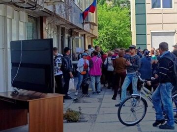 Telewizory na ulicach Mariupola
