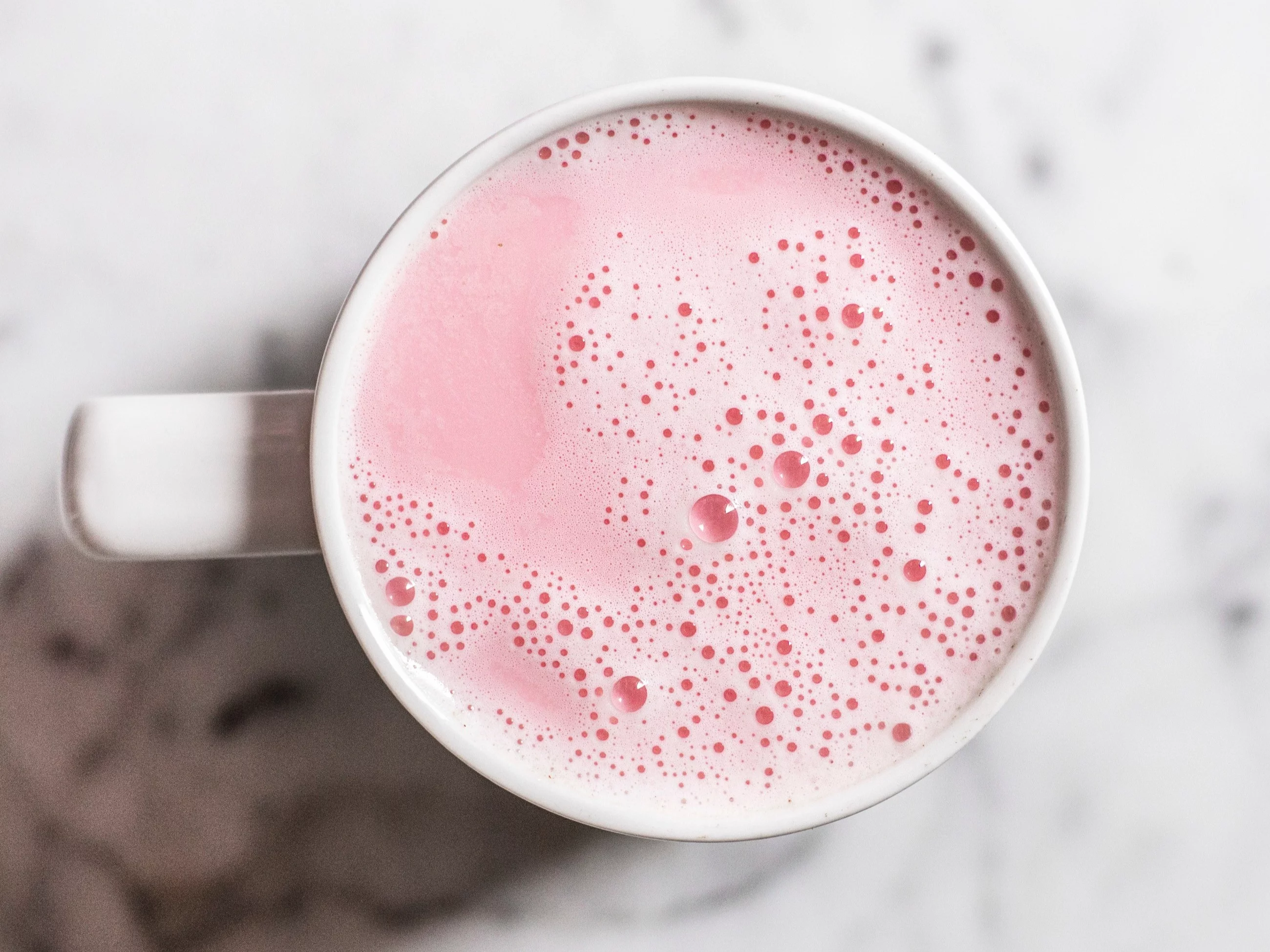 Mleko z sokiem wiśniowym