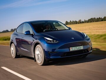 Tesla wycofuje pół miliona samochodów