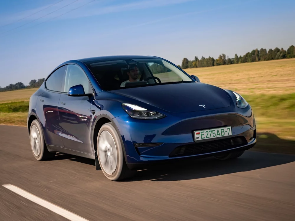 Tesla wycofuje pół miliona samochodów