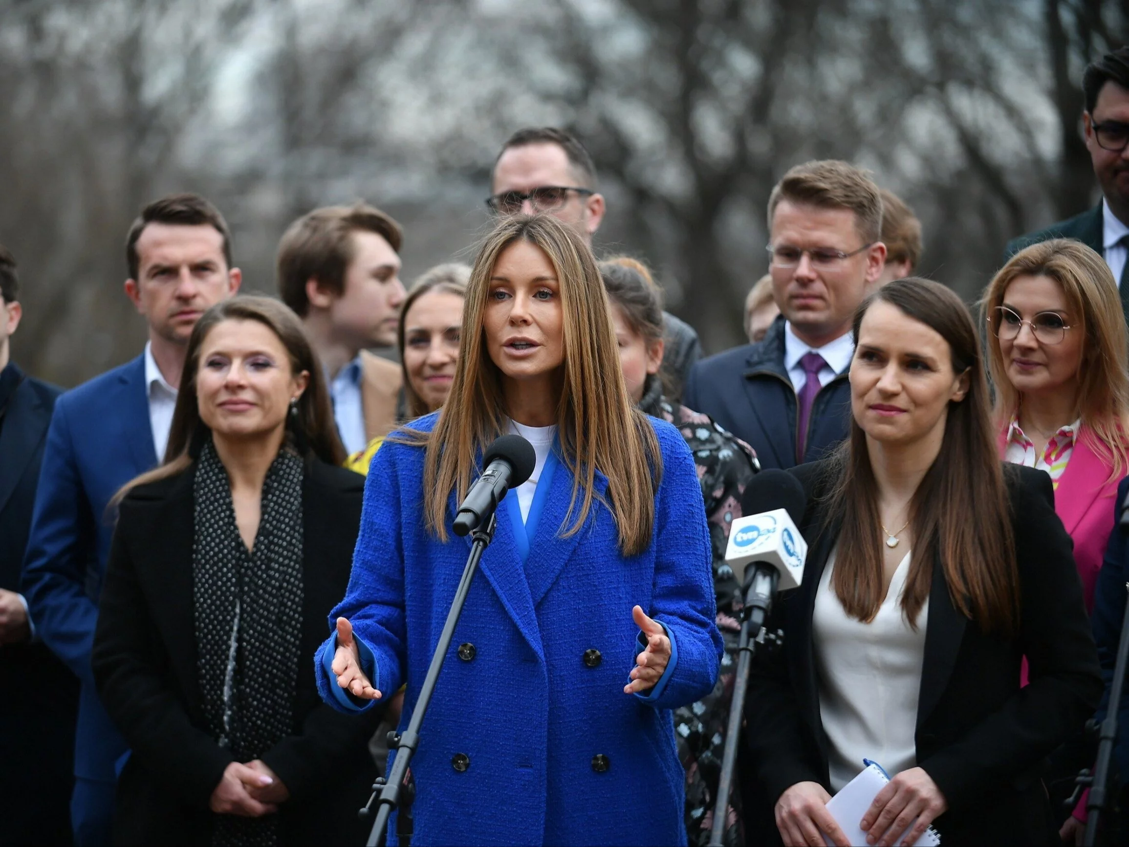 Małgorzata Rozenek-Majdan ramię w ramię z posłami KO