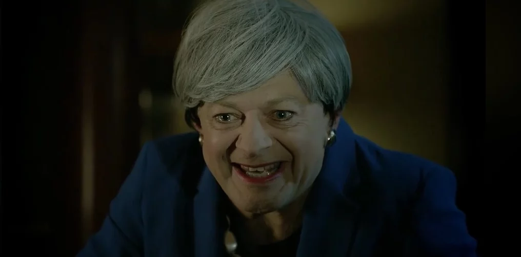 Andy Serkis parodiuje Theresę May