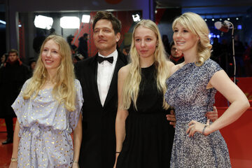 Thomas Vinterberg z córkami Naną i Idą oraz żoną Helene Reinaard