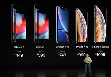 Tim Cook i trzy nowe telefony od Apple