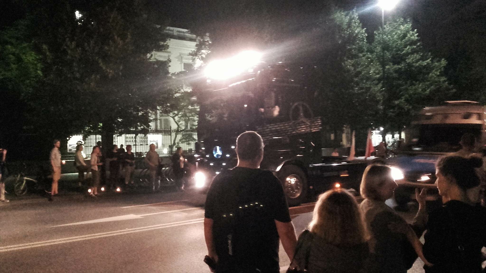 Tir w Alejach Ujazdowskich doganiany przez policję