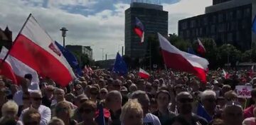 Tłumy na placu Solidarności w Gdańsku
