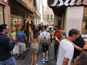 Tłumy turystów w Wenecji