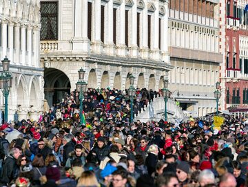 Tłumy turystów w Wenecji