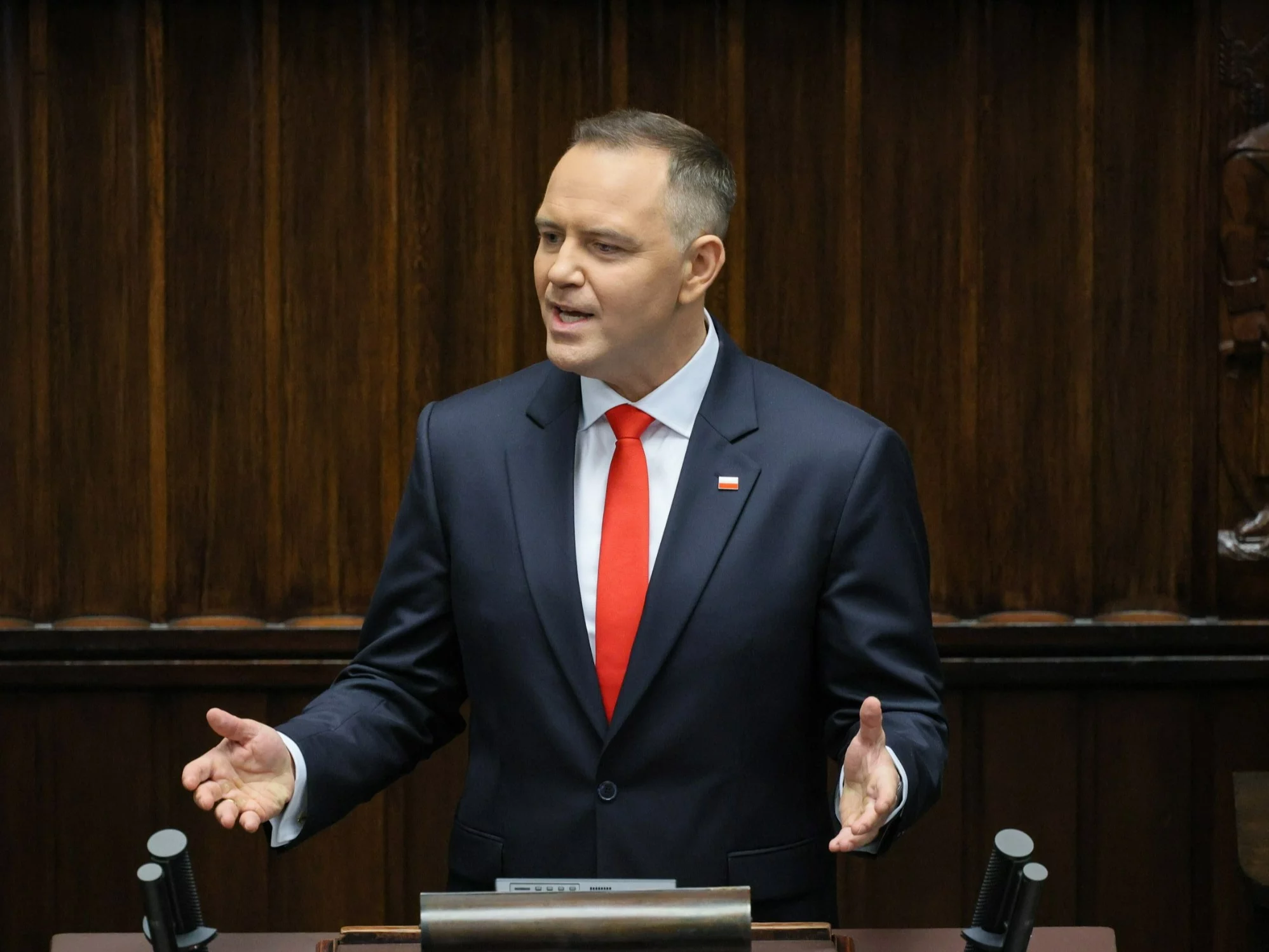 Karol Nawrocki wygłaszający 6 sierpnia orędzie przed Zgromadzeniem Narodowym