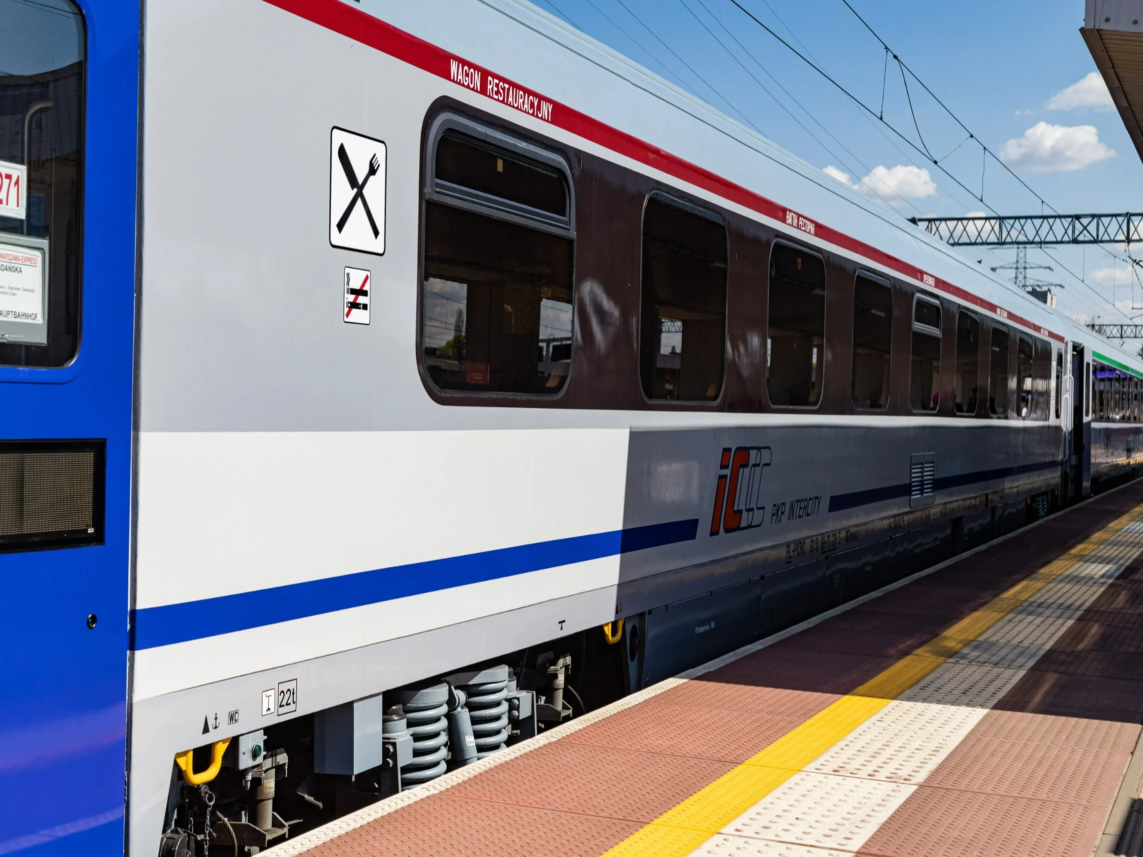 Matcha z jagodami w żelu w PKP Intercity. Nowe menu w Warsie zaskakuje