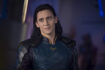 Tom Hiddleston jako Loki w filmie „Thor: Ragnarok” (2017)