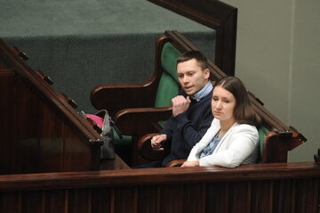 Tomasz i Karolina Elbanowscy podczas sejmowej dyskusji o sześciolatkach, 2015 r.