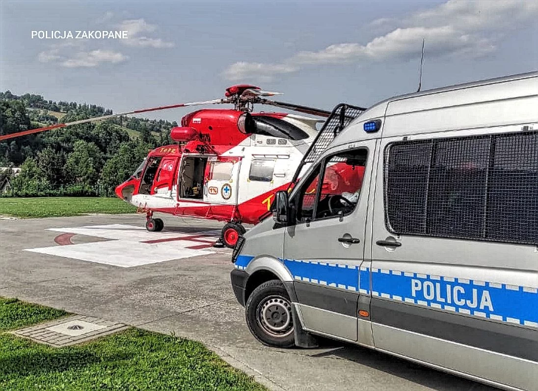 Policja na lądowisku śmigłowca TOPR