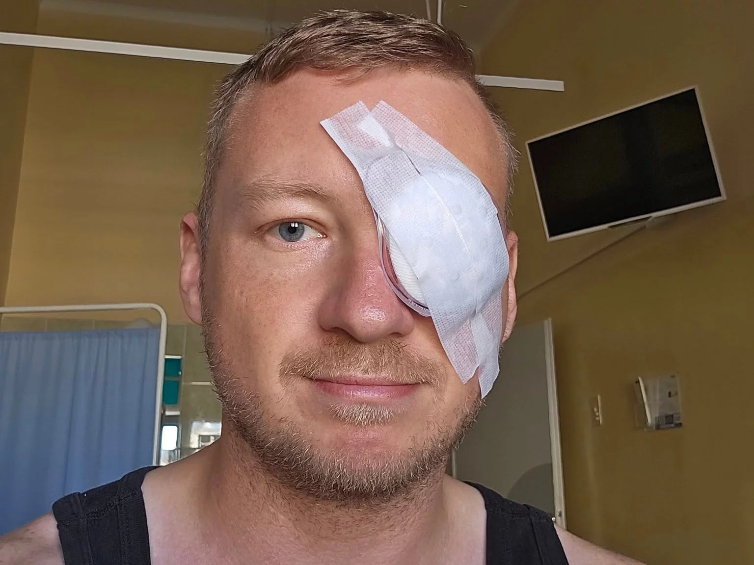Marcin Lewicki po operacji oka