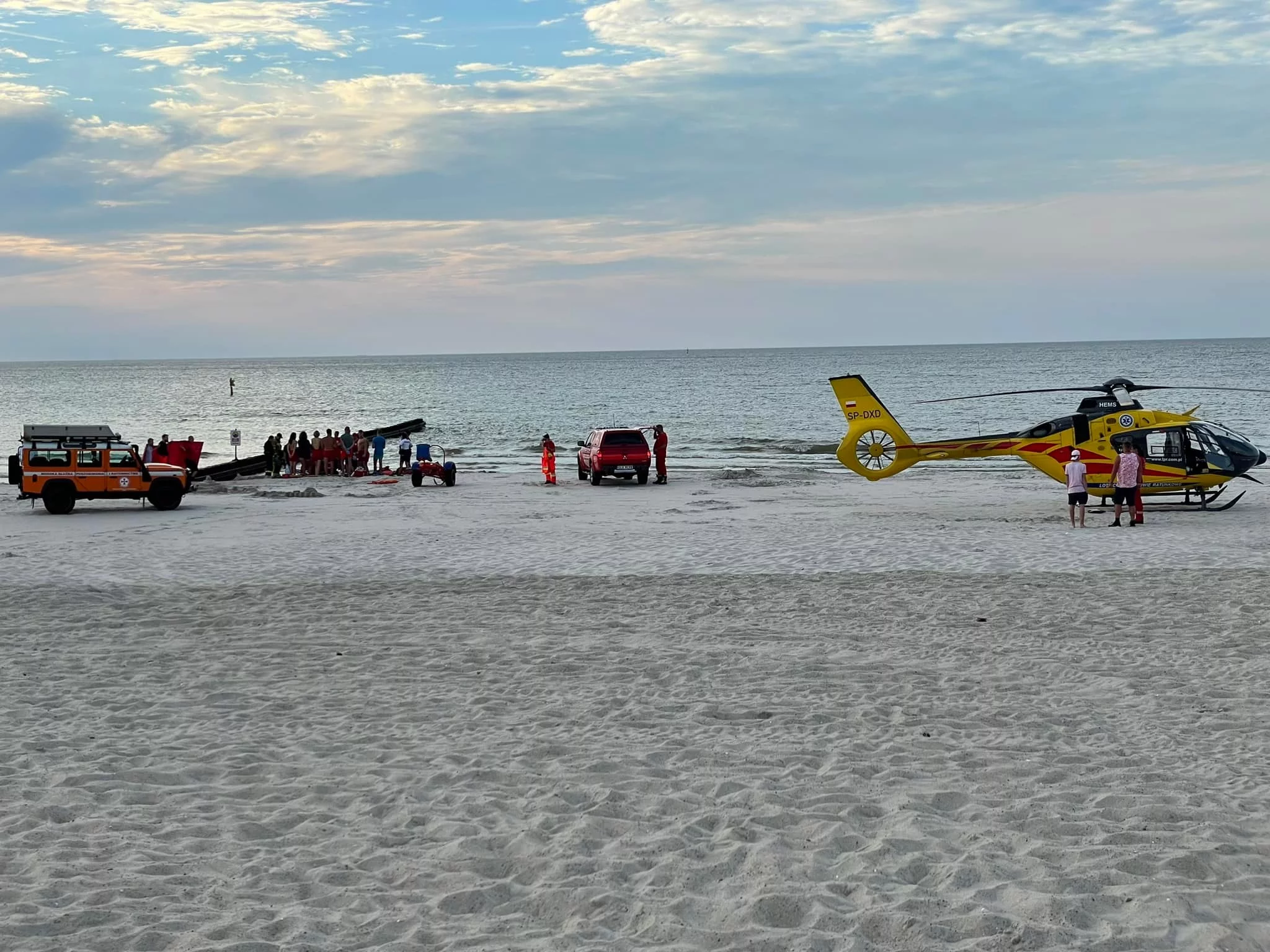 Akcja ratunkowa na plaży w Łebie