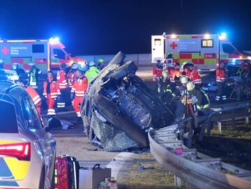 Tragiczna w skutkach ucieczka minivana z cudzoziemcami na autostradzie A94 w Bawarii