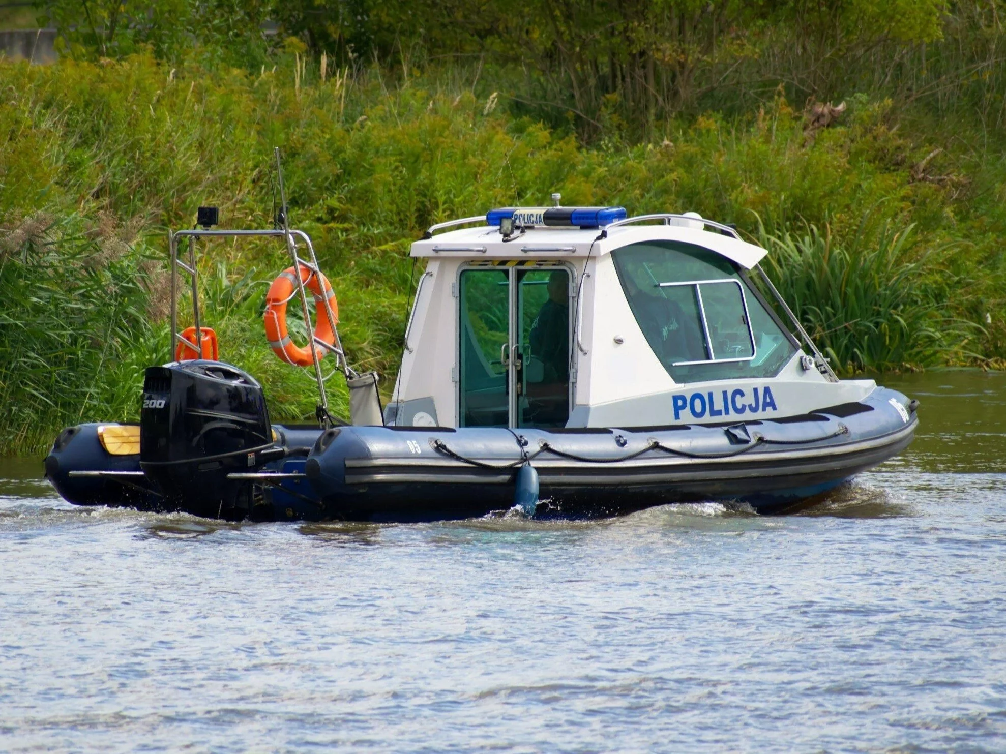 Policja na jeziorze, zdjęcie ilustracyjne