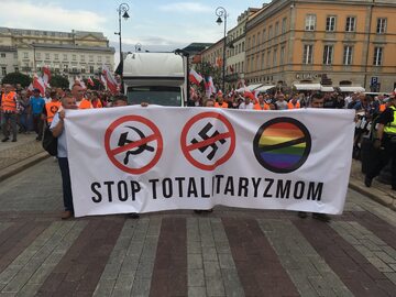 Transparent na Marszu Powstania Warszawskiego