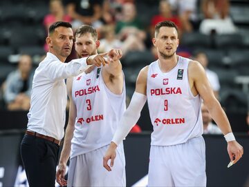 Trener reprezentacji Polski Igor Milicić wraz z Michałem Sokołowskim i Mateuszem Ponitką