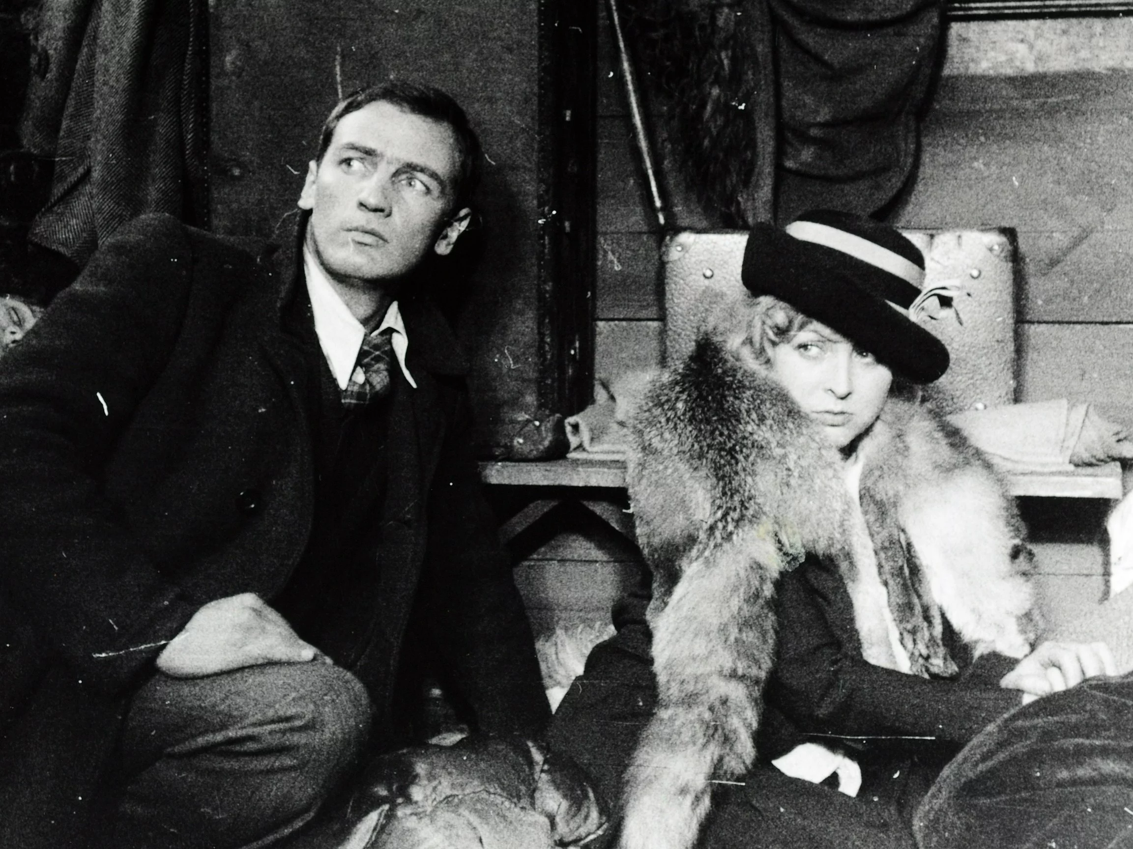 Kadr z filmu „Polskie drogi” w reżyserii Janusza Morgensterna, n/z Karol Strasburger, Jolanta Lothe