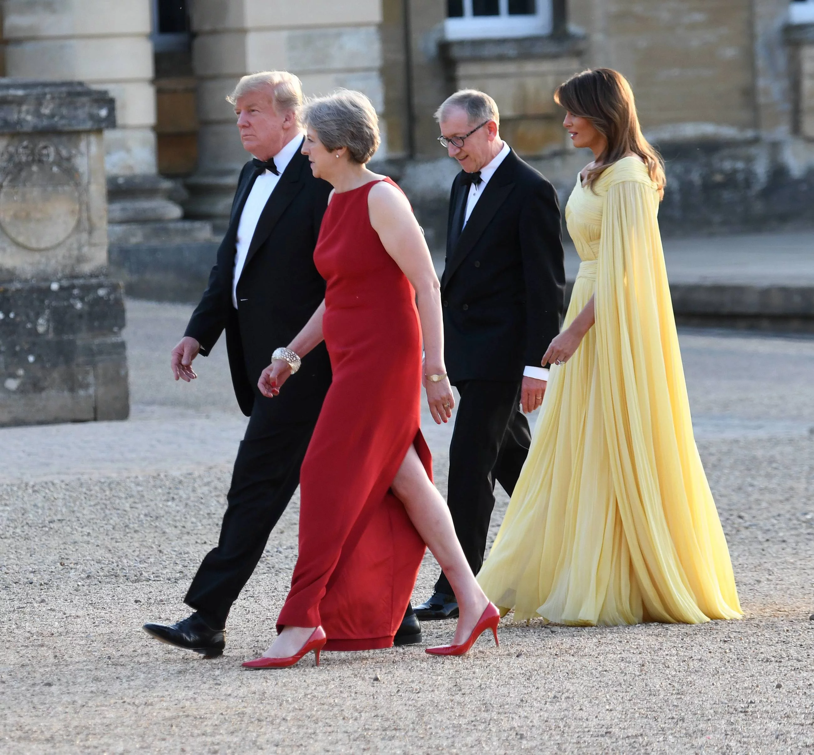 Donald Trump i Theresa May, z tyłu Philip May i Melania Trump