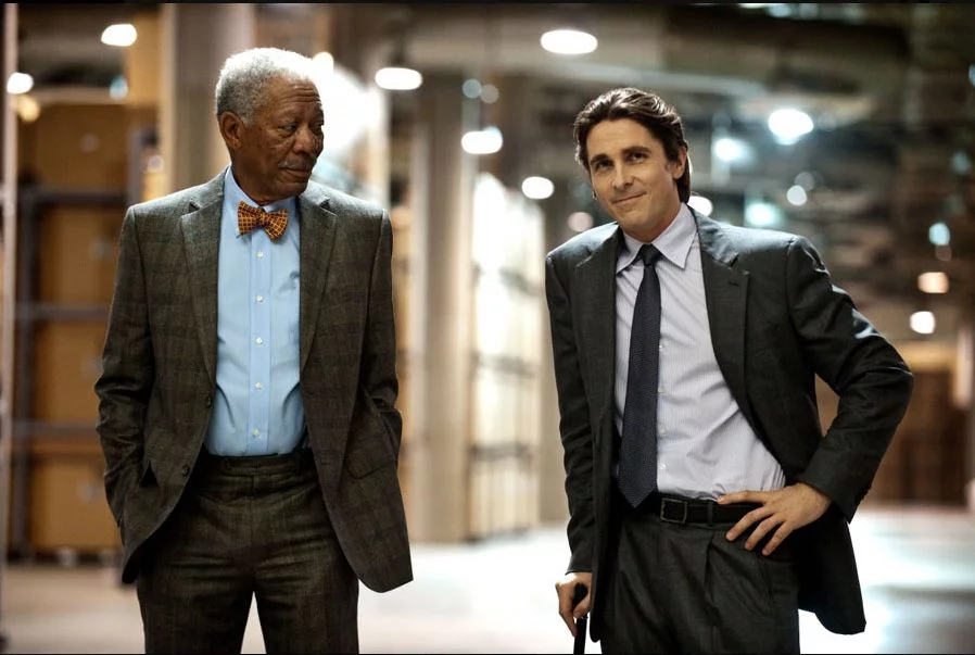 Kadr z filmu "Mroczny rycerz powstaje. Na zdjęciu Gordon Freeman i Christian Bale