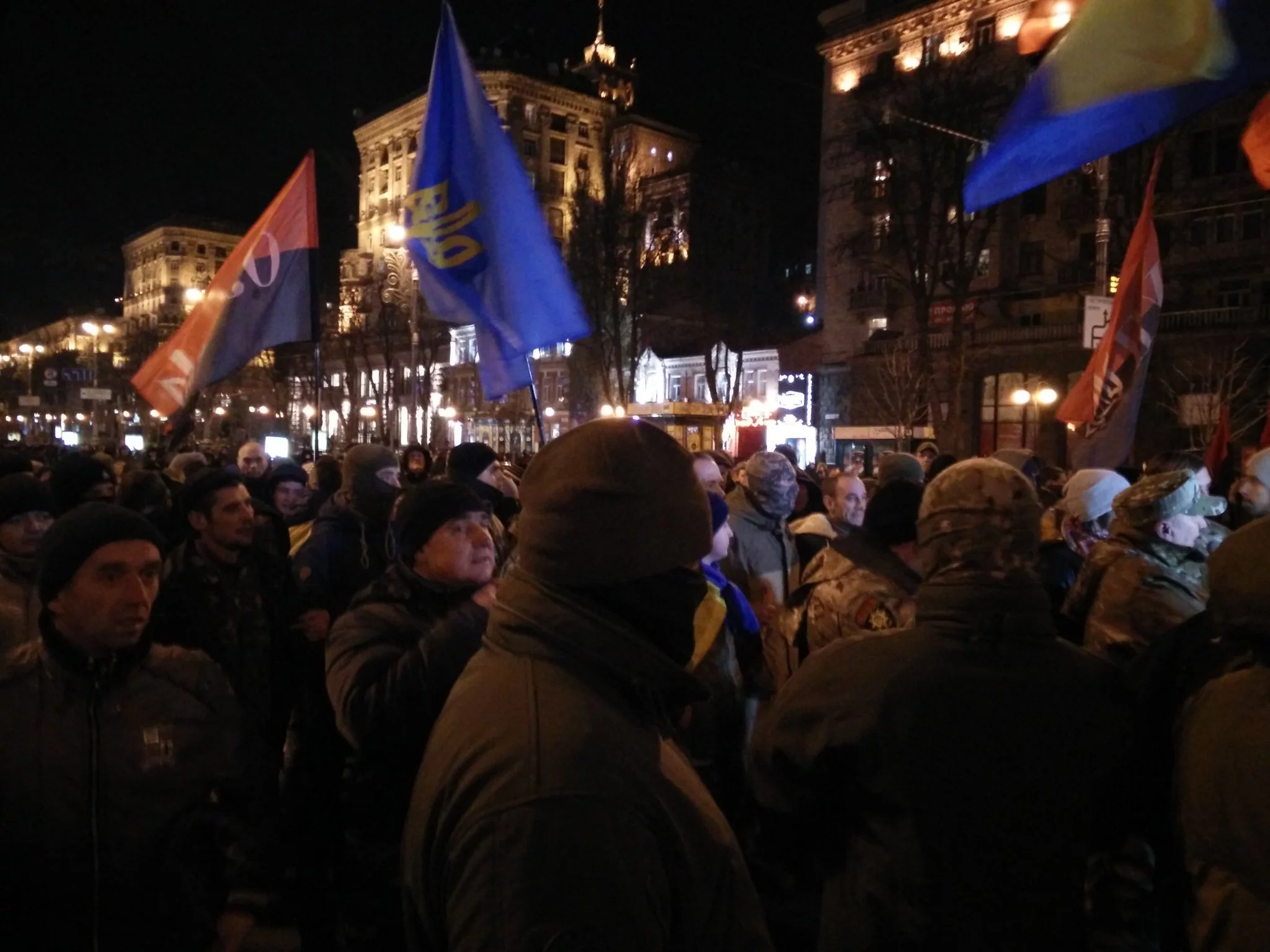 Przepychanki z policją i zdemolowane biuro prorosyjskiego polityka. Trzecia rocznica rewolucji na Majdanie