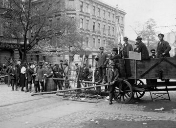 Trzecie powstanie śląskie. Na zdjęciu: barykada w Katowicach