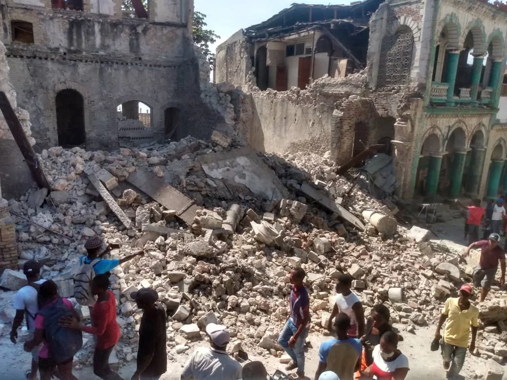 Budynki zniszczone w trzęsieniu ziemi na Haiti