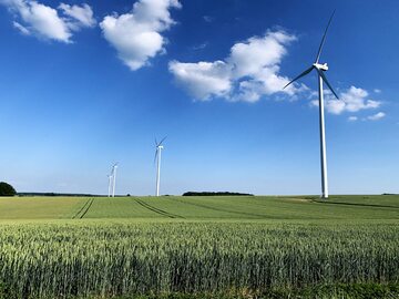 Turbiny wiatrowe, zdjęcie ilustracyjne