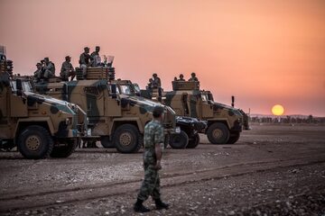 Tureckie wojsko przy granicy z Syrią